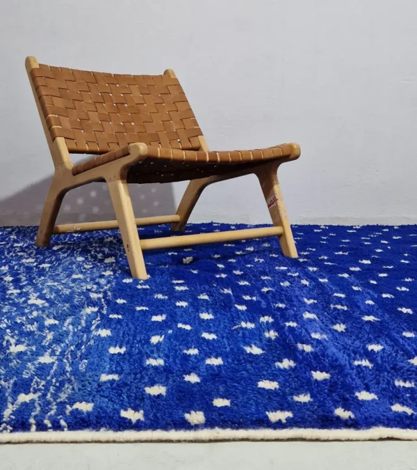 Blue Dotted Plush Wool Rug in wall decorated room