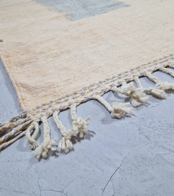 Detailed view of Handmade Moroccan Kilim rug with a minimalist diamond pattern