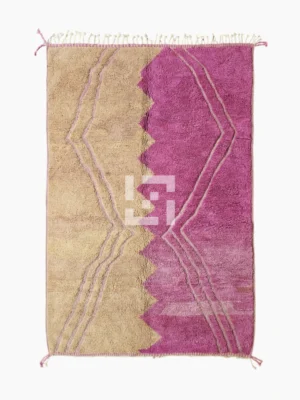 Top View of Handmade Moroccan Solari wool rug with fuchsia and beige zigzag design and geometric diamond pattern