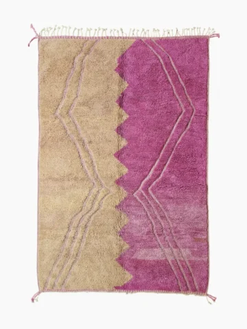 Top View of Handmade Moroccan Solari wool rug with fuchsia and beige zigzag design and geometric diamond pattern
