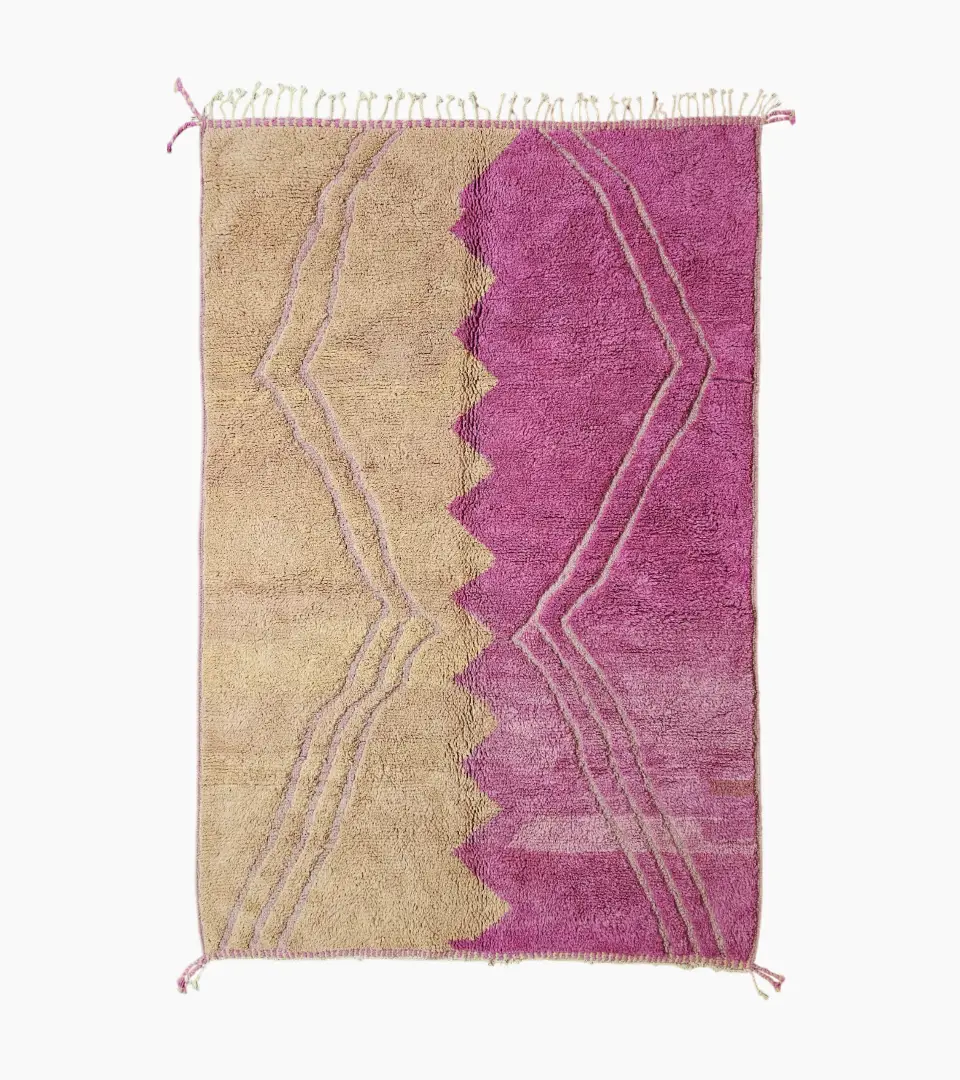 Top View of Handmade Moroccan Solari wool rug with fuchsia and beige zigzag design and geometric diamond pattern
