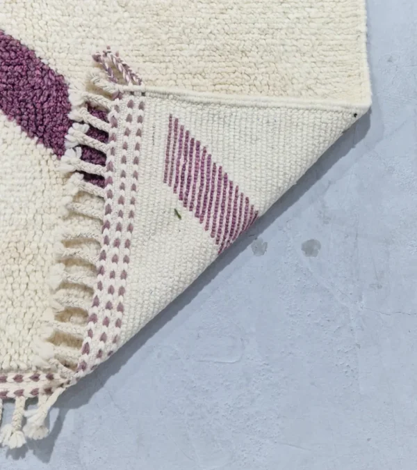 Detailed View of Zaria Curve Abstract Wool Rug
