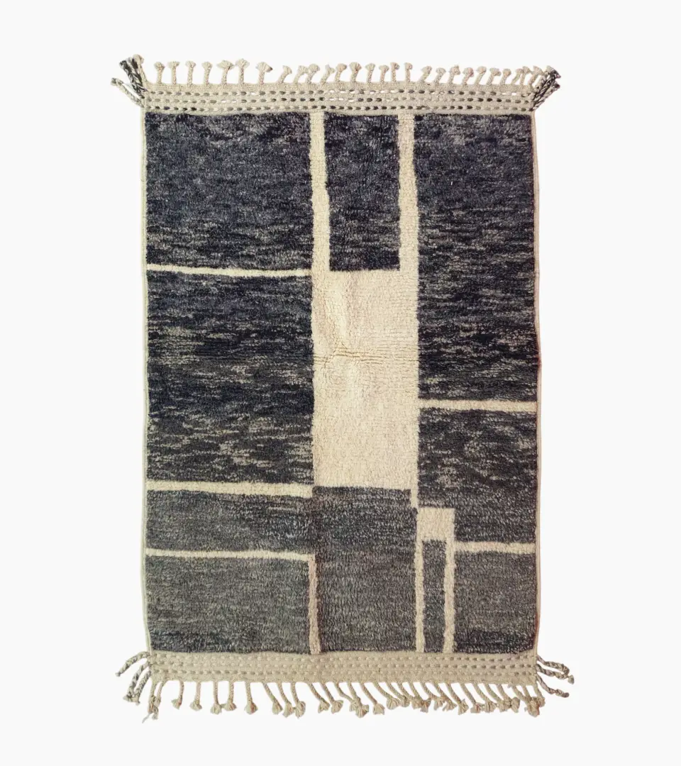 Top View of Cora handmade Beni Mrirt wool rug with a modern textured pattern in charcoal gray and ivory