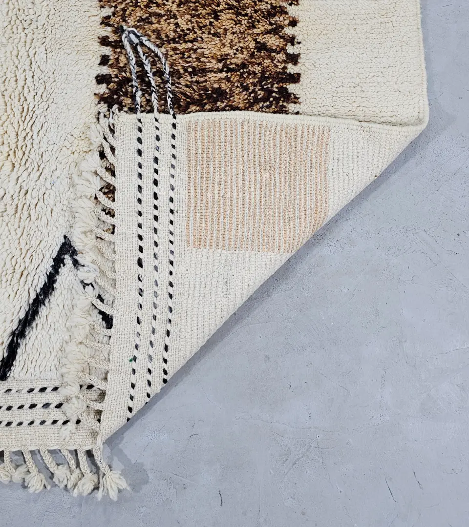Detailed View of Emy handmade Beni Mrirt wool rug with a contemporary abstract color block design in gray and brown