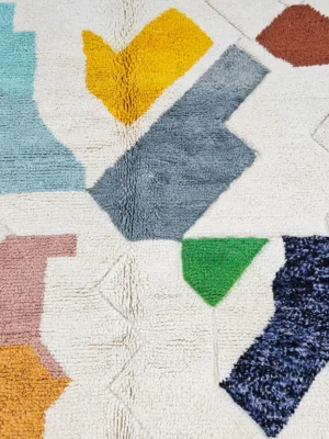 Detailed View of Kaia handmade Moroccan wool rug with a vibrant abstract design and a textured high/low pile