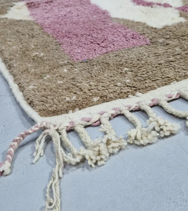 Detailed View of Sary handmade Moroccan wool rug with an abstract boho design in earthy colors
