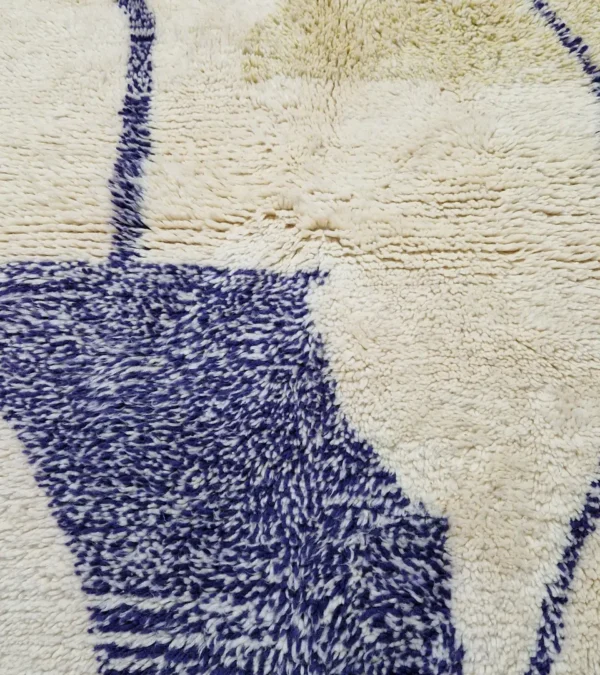 Detailed View of Toda handmade Beni Ourain wool rug with a modern organic abstract design in blue and beige