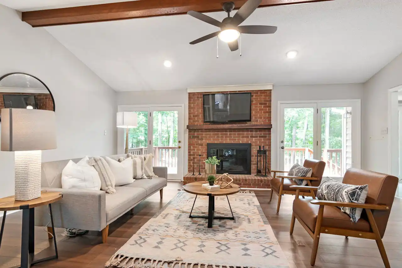 Learn the key differences between handmade and machine-made rugs. Discover why Moroccan handmade rugs offer authenticity, durability, and timeless value.