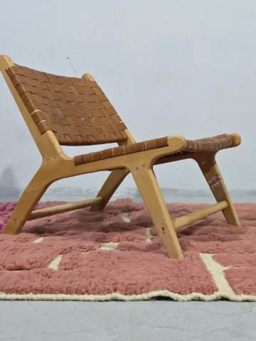 Modern minimalist Moroccan rug in pink