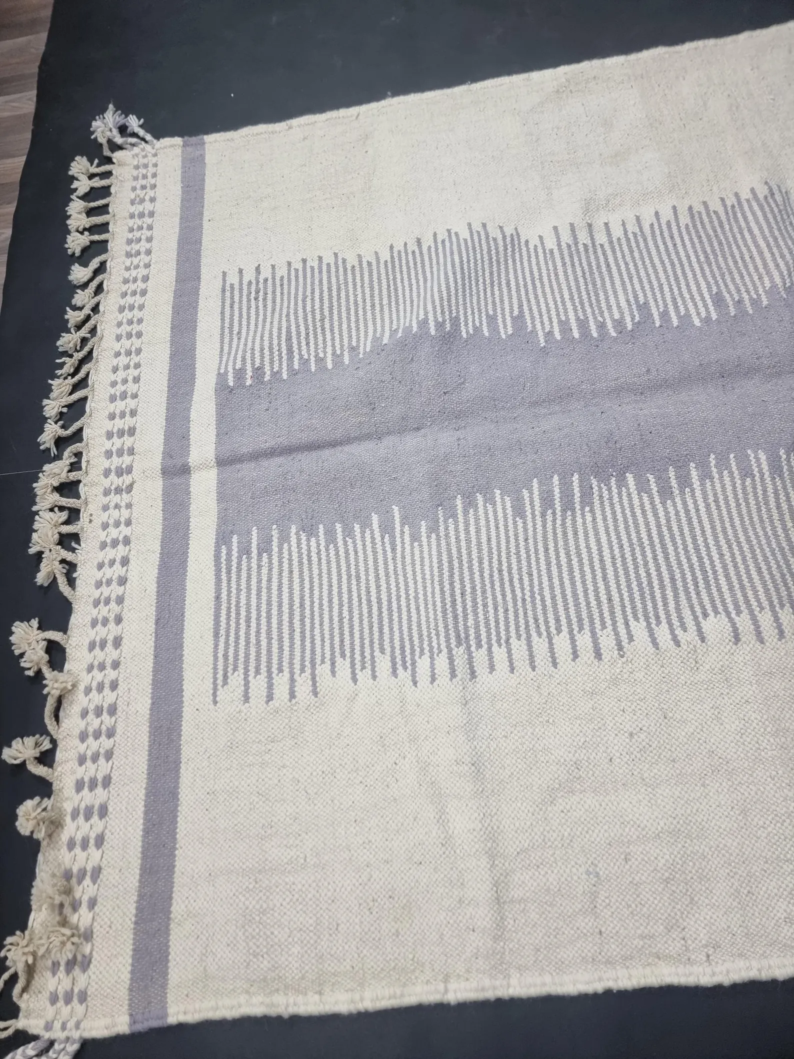 Handwoven Moroccan area rug 5x7 in ivory and soft gray