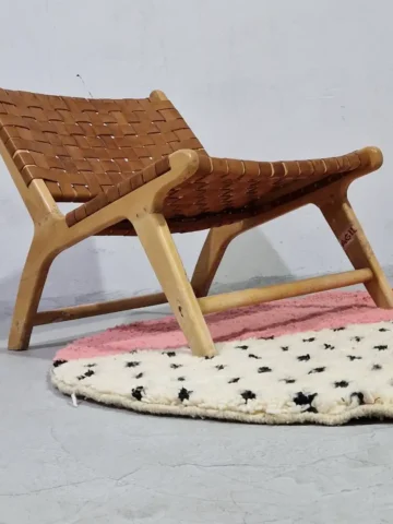 Minimalist Moroccan round accent rug 4ft