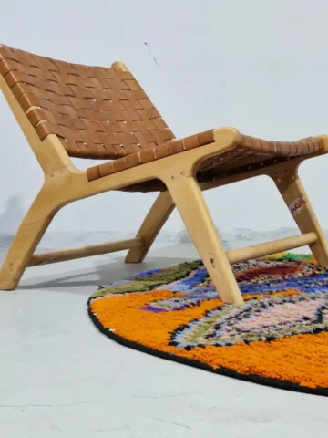 Round wool accent rug with geometric pattern